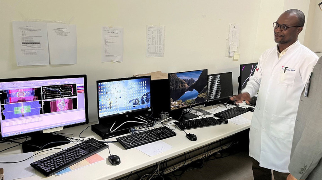 Un médecin au Mozambique explique comment la technologie nucléaire contribue à traiter les patients atteints de cancer.